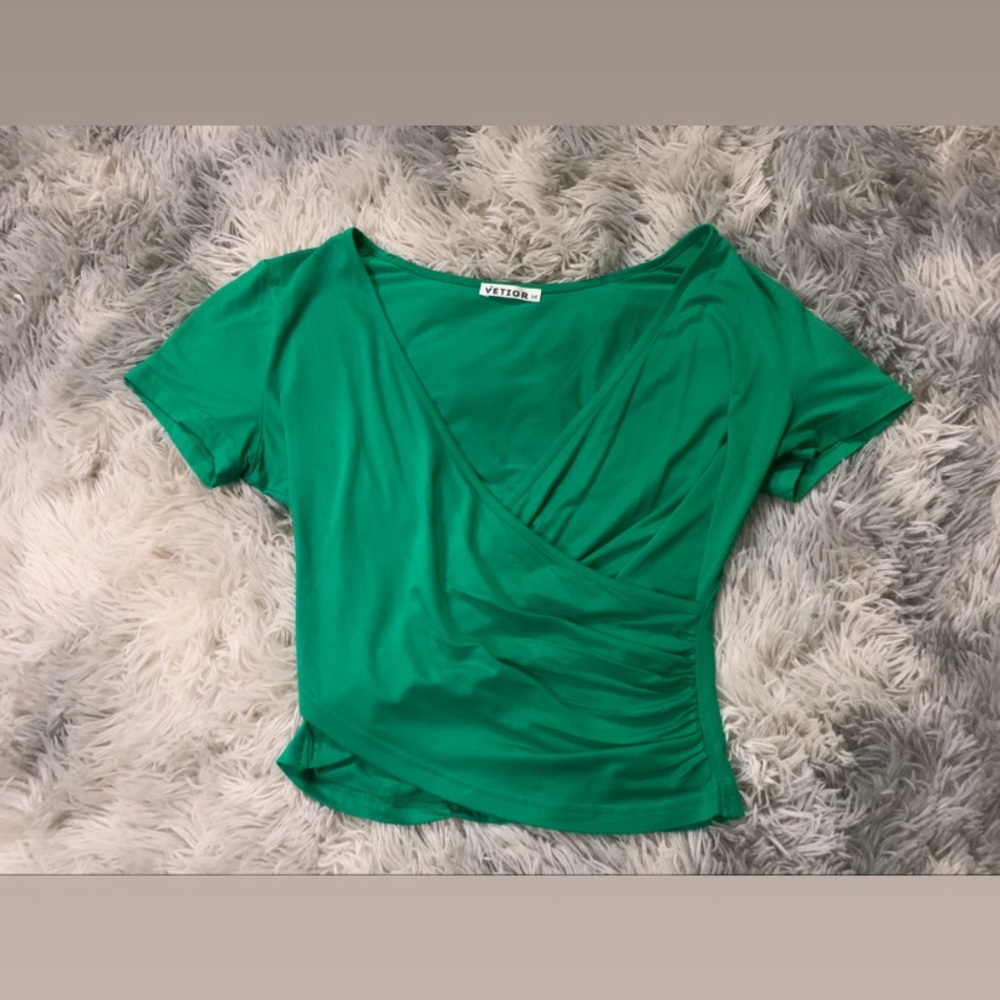 Green cross over crop top 💚